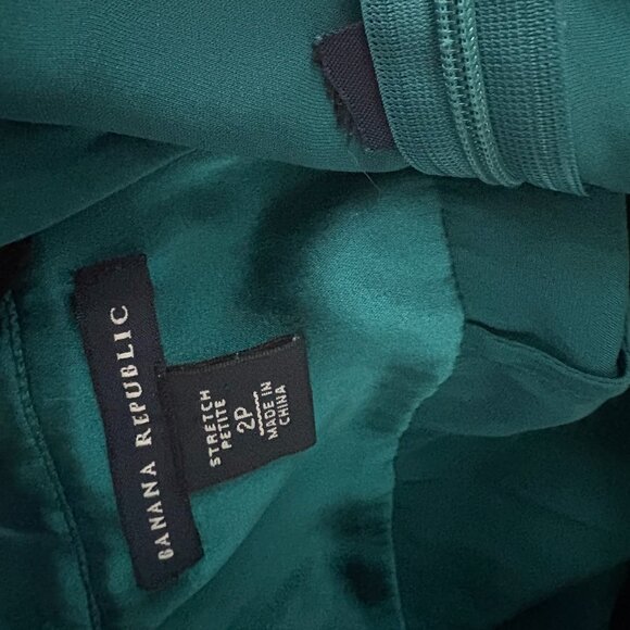 Elegant short sleeves blouse Banana Republic. 95% silk. V neck. Size 2P. - Picture 6 of 13